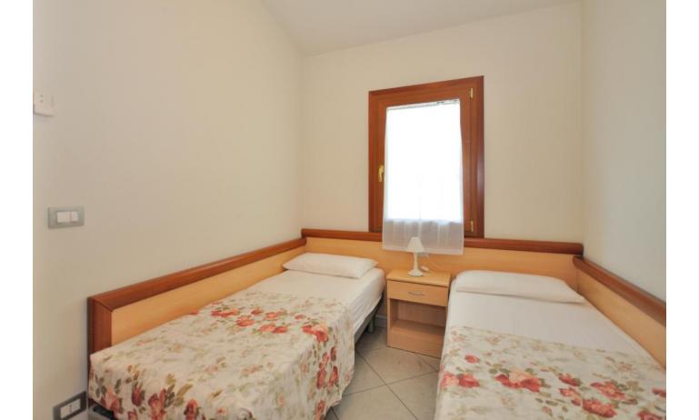 appartament DELFINO: C6 - chambre avec deux lits (exemple)