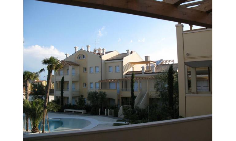 résidence MEDITERRANEE: B5 - balcon vue piscine (exemple)