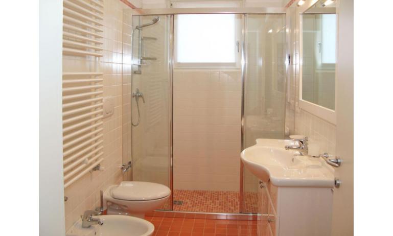 résidence MEDITERRANEE: B5 - salle de bain avec cabine de douche (exemple)