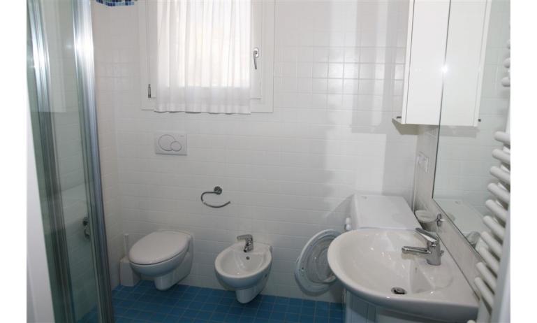Residence MEDITERRANEE: B5 - Badezimmer mit Duschkabine (Beispiel)
