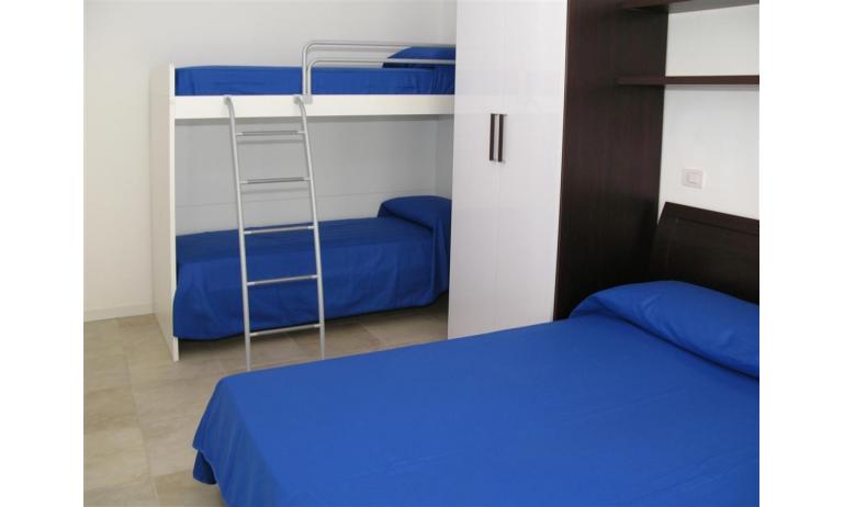 Residence MEDITERRANEE: B5 - Schlafzimmer mit Stockbett (Beispiel)
