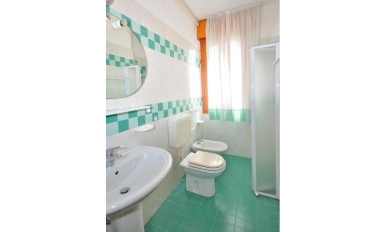 Ferienwohnungen RANIERI: C7 - Badezimmer mit Duschkabine (Beispiel)