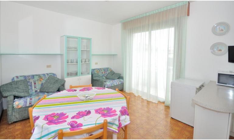 appartamenti RANIERI: C7 - soggiorno (esempio)