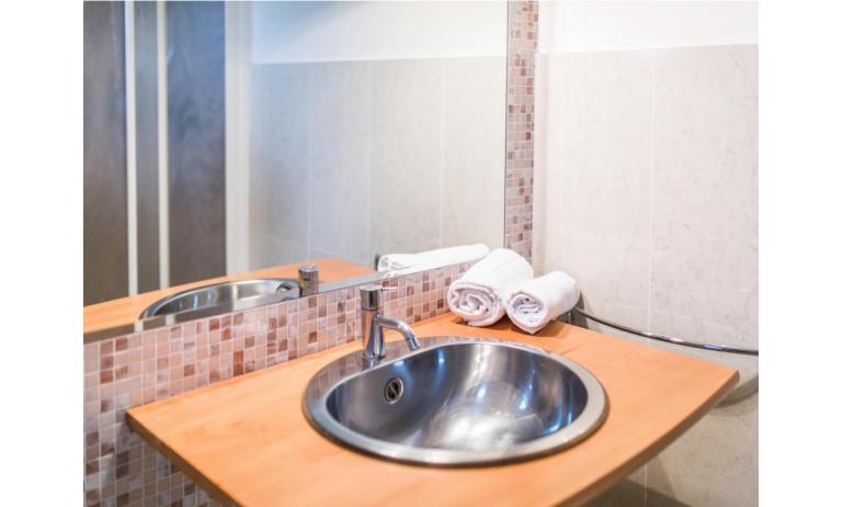 Hotel PARK HOTEL: Basic - Badezimmer (Beispiel)