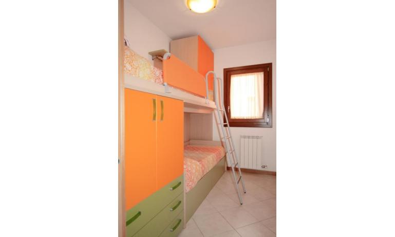 residence VILLAGGIO DEI FIORI: C6 - bedroom with bunk bed (example)