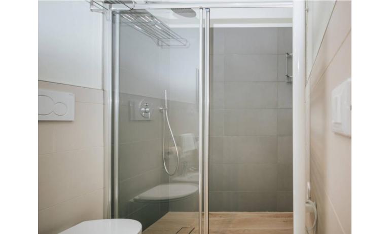 aparthotel TOURING: BT - box doccia