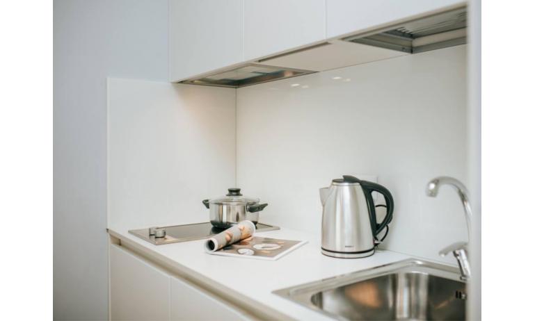 aparthotel TOURING: A - angolo cottura (esempio)