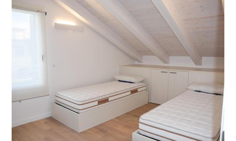 appartament Residenza GREEN MARINE: C8/4 - chambre avec deux lits (exemple)