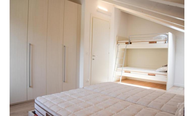 apartments Residenza GREEN MARINE: C8/4 - bedroom with bunk bed (example)
