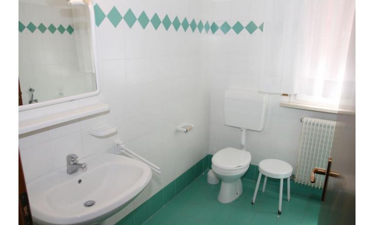 apartments VILLA MAZZON: C5 - bathroom (example)