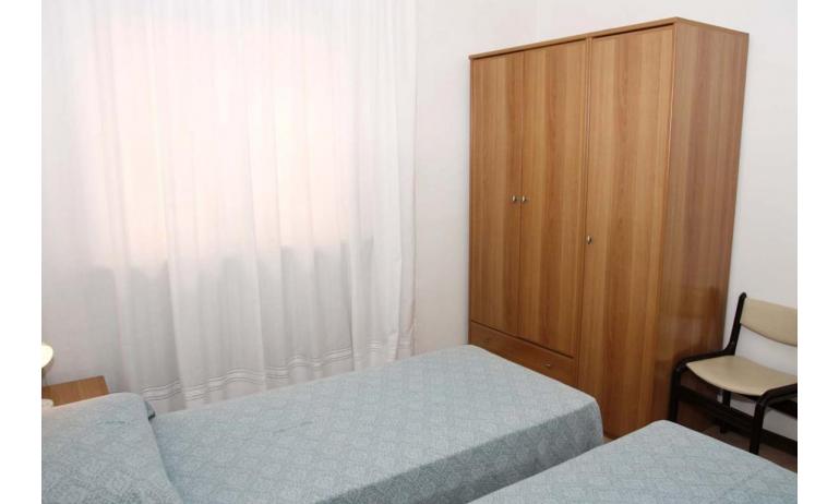 appartament VILLA MAZZON: C5T - chambre avec deux lits (exemple)