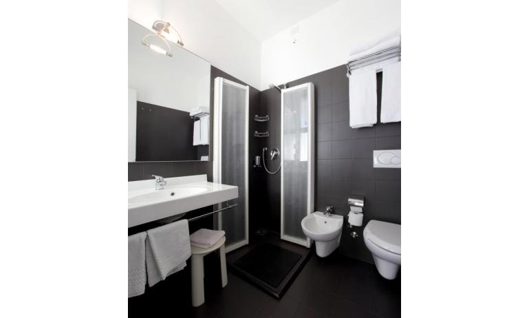 hotel FIRENZE: standard - bagno (esempio)