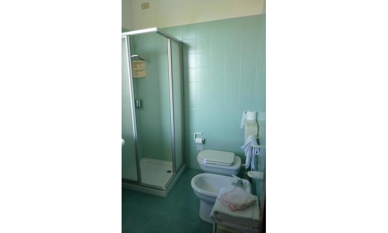 hotel FIRENZE: standard - bagno con box doccia (esempio)