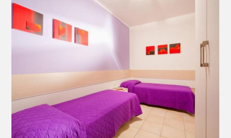 résidence VILLAGGIO A MARE: D8/M - chambre avec deux lits (exemple)