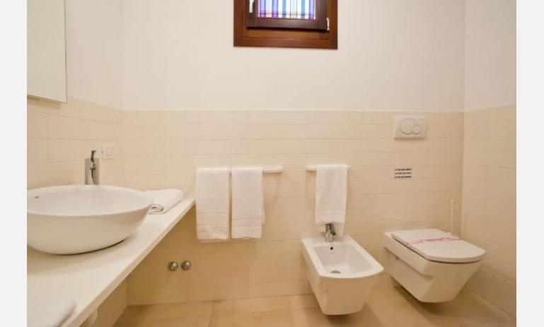 résidence VILLAGGIO A MARE: D8/N - salle de bain (exemple)