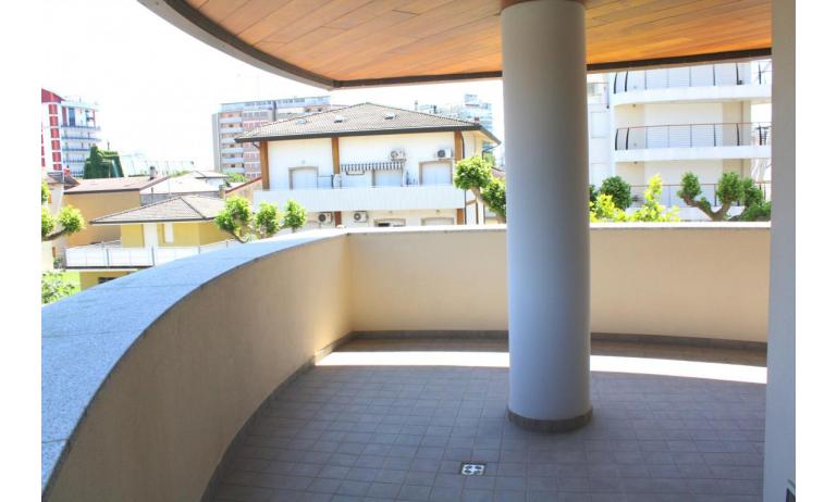 appartamenti TORRE BAHIA: C6 - balcone (esempio)
