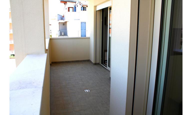 appartamenti TORRE BAHIA: C6 - balcone (esempio)