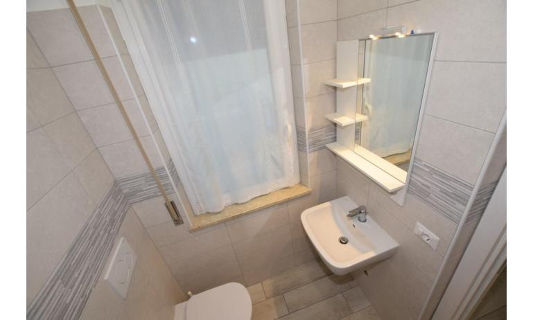 apartments SUNBEACH: B5/SB - bathroom (example)