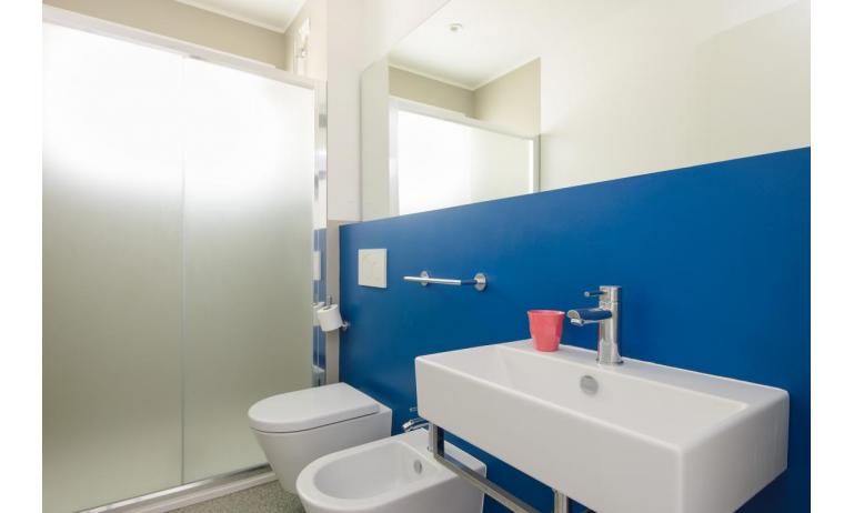 Ferienwohnungen RESIDENZA EDDA: B4/1 - Badezimmer mit Duschkabine (Beispiel)