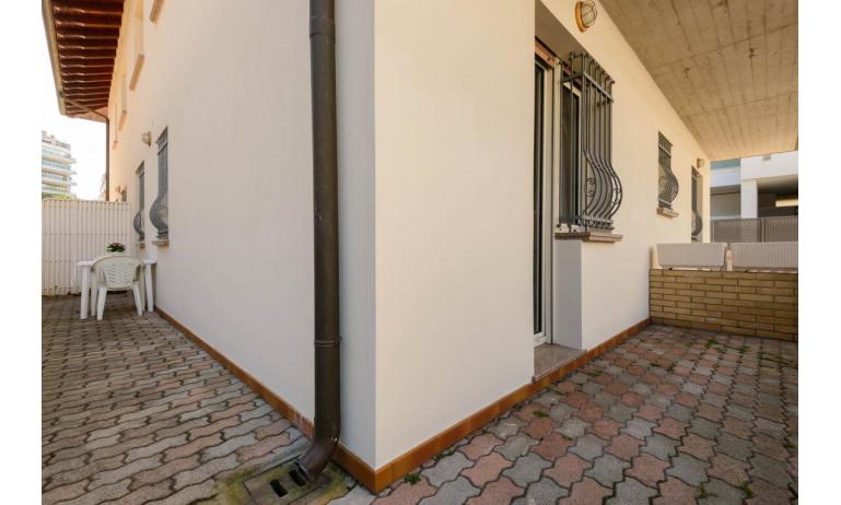 appartamenti CASA GUGLIELMO e ANNA: B5 - balcone (esempio)