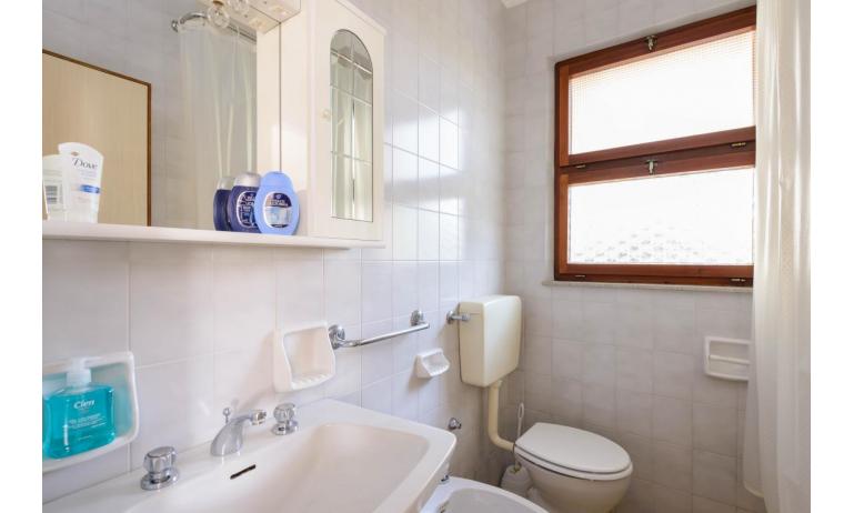 apartments VILLA ROSANNA: C5 - bathroom (example)