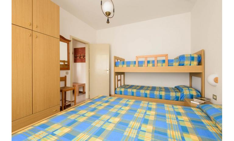 apartments VILLA LUISA: B4/1 - bedroom with bunk bed (example)