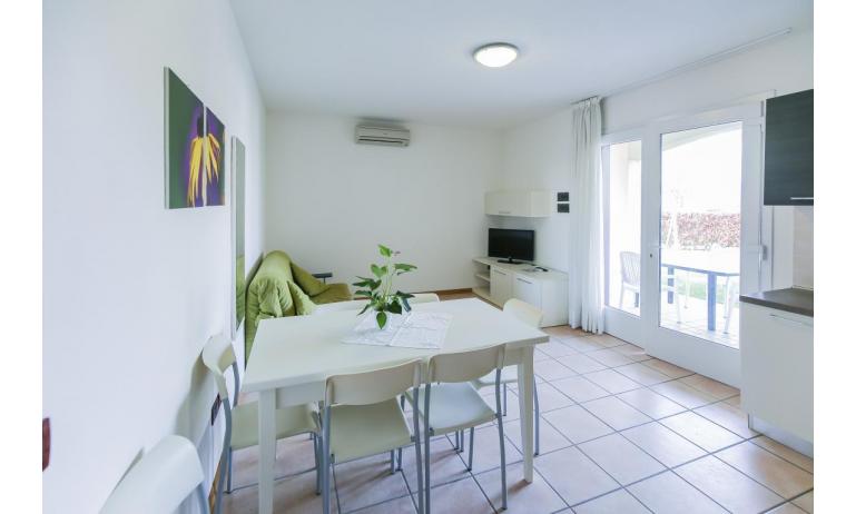 residence LE GINESTRE: B5V - living room (example)