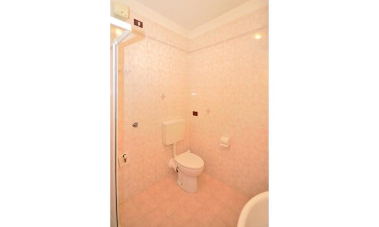 résidence LIDO DEL SOLE 1: B5 - salle de bain (exemple)