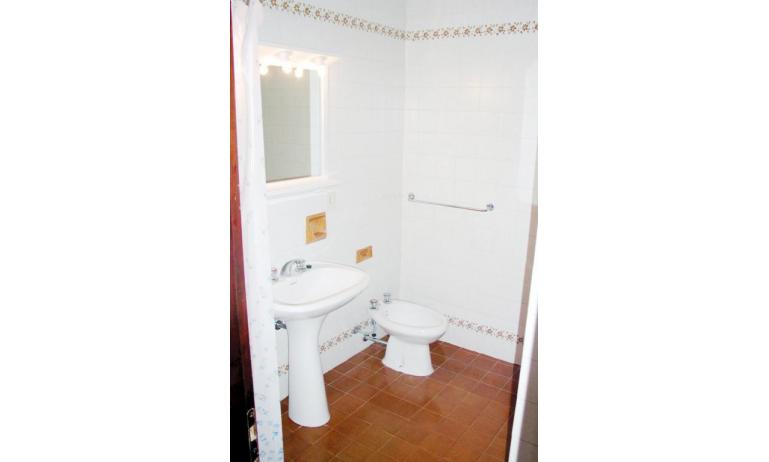 apartments HOLIDAY: A2 - bathroom (example)
