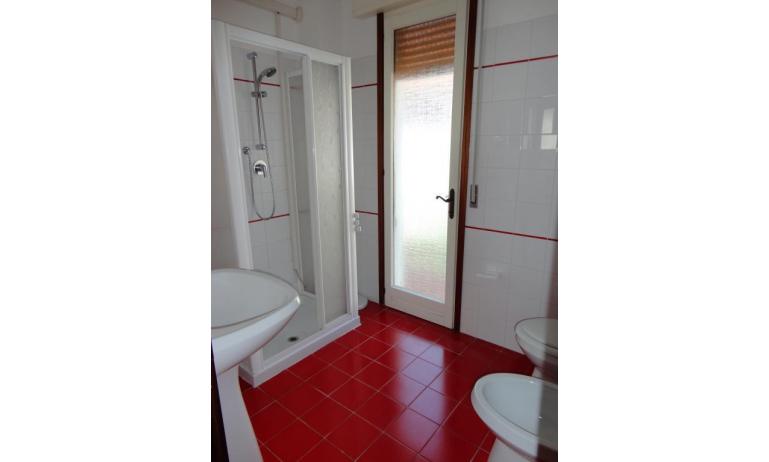 apartments FABIENNE: D8 - bathroom (example)