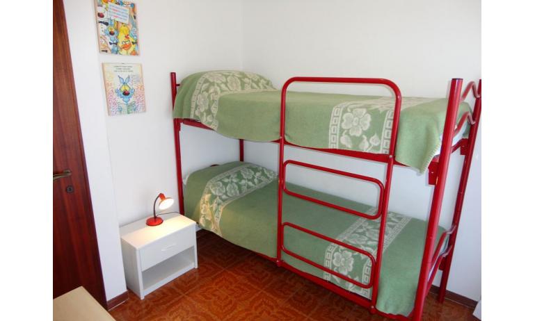 Ferienwohnungen FABIENNE: D8 - Schlafzimmer mit Stockbett (Beispiel)
