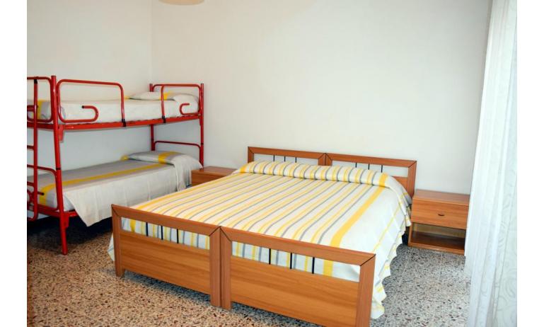 Ferienwohnungen VILLA VANIA: B4/np - Schlafzimmer (Beispiel)