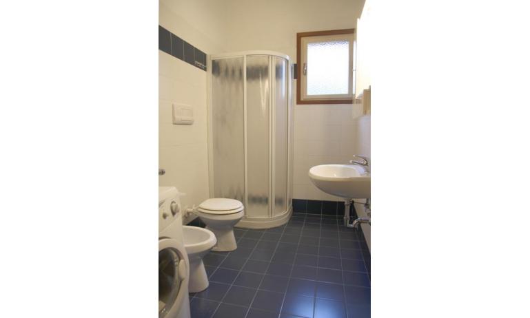 apartments JOLLY: B6 - bathroom with a shower enclosure (example)