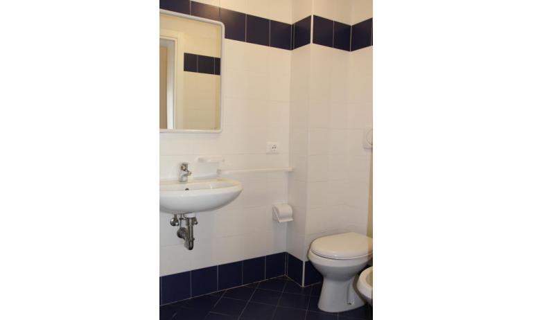 apartments JOLLY: C8 - bathroom (example)
