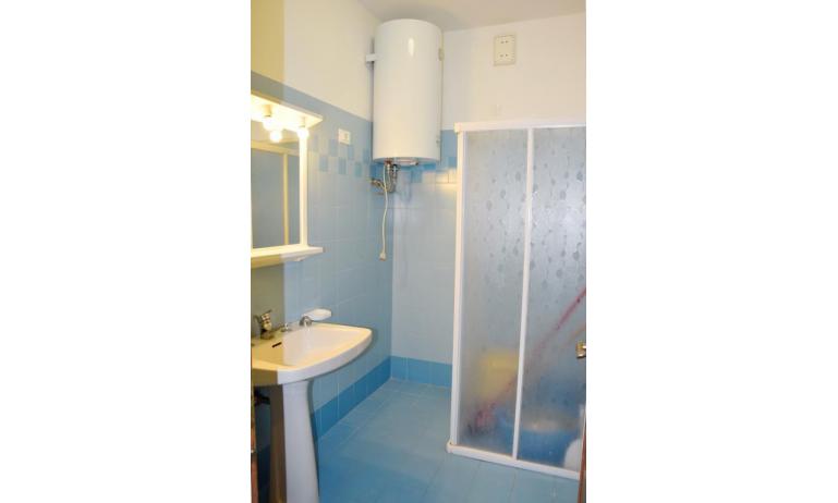 apartments VISTAMARE: B5 - bathroom (example)