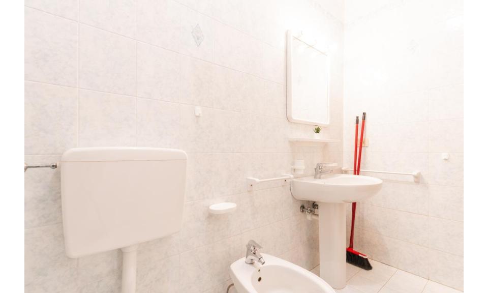 résidence ALBATROS: C6 - salle de bain (exemple)