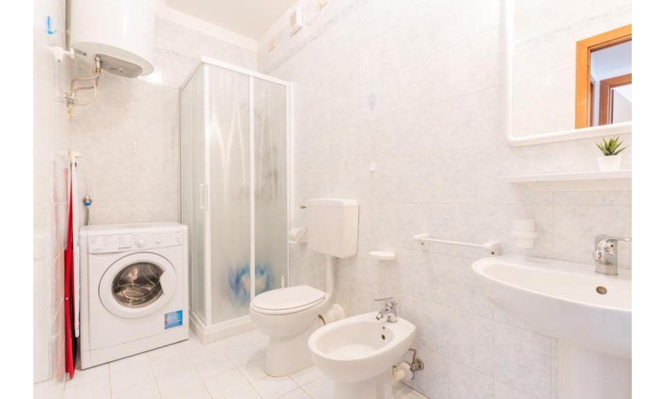 résidence ALBATROS: C6 - salle de bain avec lave-linge (exemple)