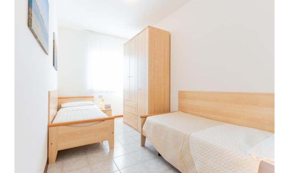 résidence ALBATROS: C6 - chambre avec deux lits (exemple)