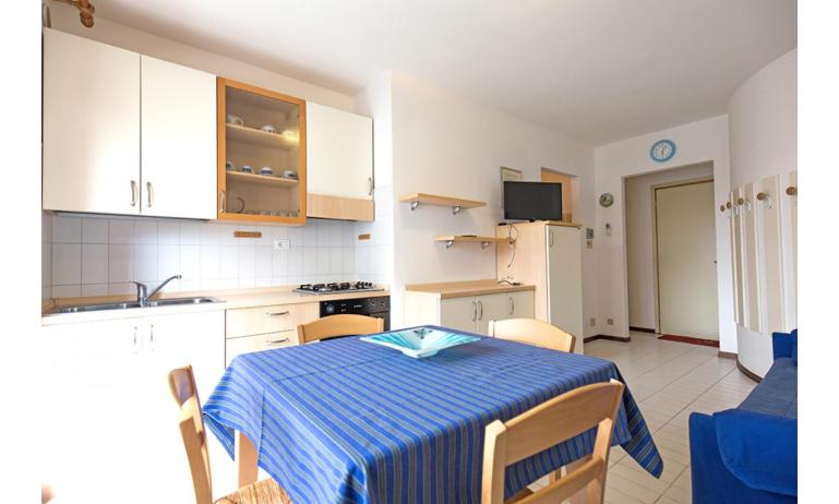 residence SELENIS: B4/pool - soggiorno (esempio)