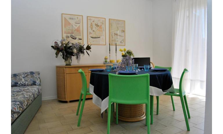 residence SELENIS: C6/pool - soggiorno (esempio)