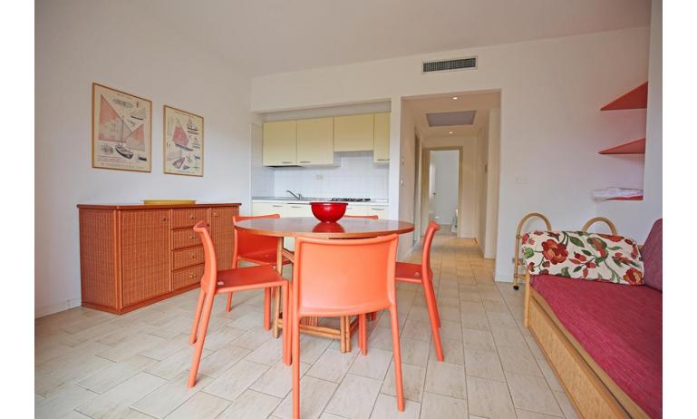 residence SELENIS: C6/pool - angolo cottura (esempio)