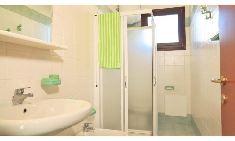 residence LIA-Gemini: B5/0 - bathroom (example)