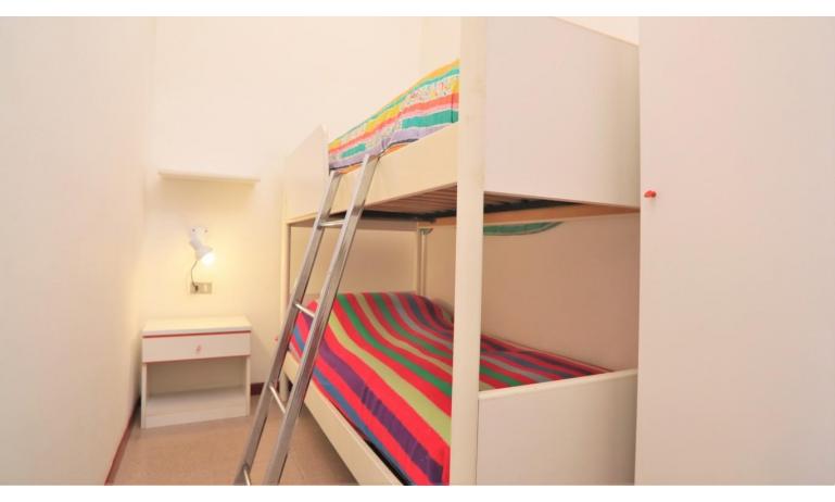 Ferienwohnungen BILOBA: C6/1 - Schlafzimmer mit Stockbett (Beispiel)