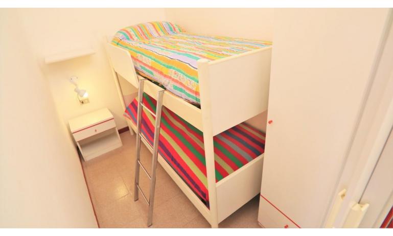 apartments BILOBA: C6/1 - bedroom with bunk bed (example)