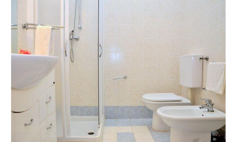 apartments BILOBA: C6/2 - bathroom (example)