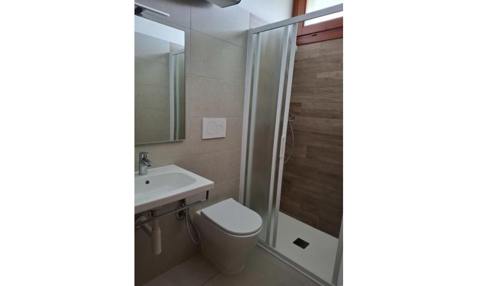 appartament CAMPIELLO: C6/B* - salle de bain avec cabine de douche (exemple)