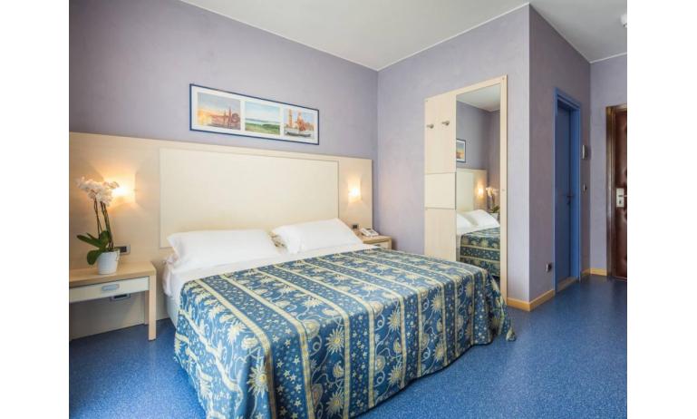 hotel SAN GIORGIO: CLASSIC FM - bedroom (example)