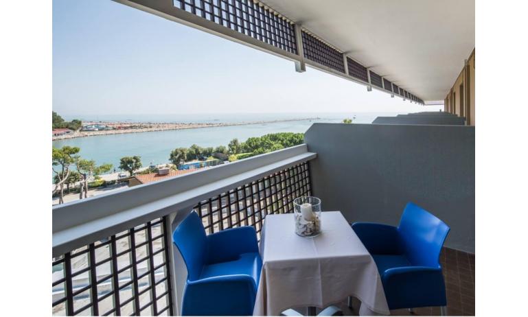 Hotel SAN GIORGIO: SUPERIOR VM - Balkon mit Meerblick (Beispiel)