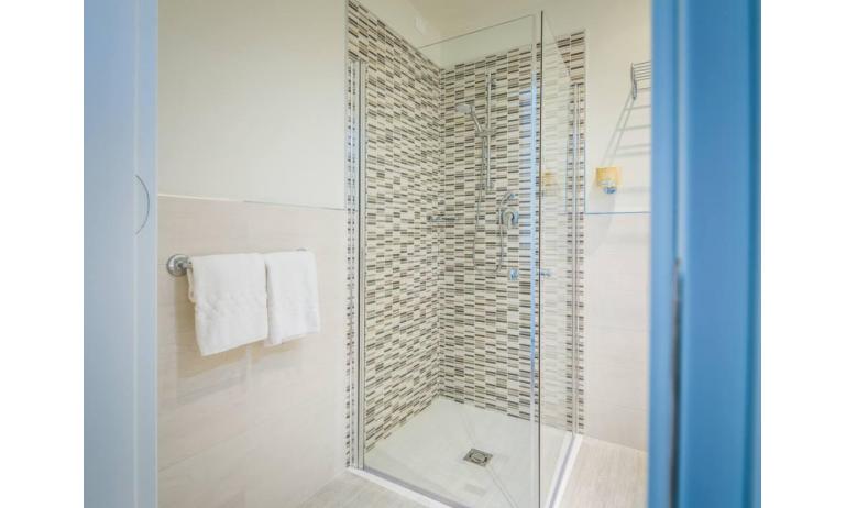 hotel SAN GIORGIO: SUPERIOR VM - bathroom (example)