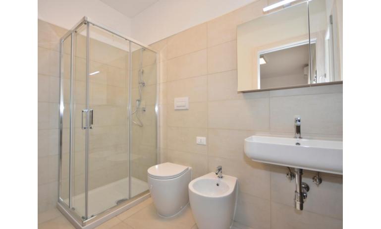 Ferienwohnungen IRIS SUITE: A4 - A4 - Badezimmer (Beispiel)